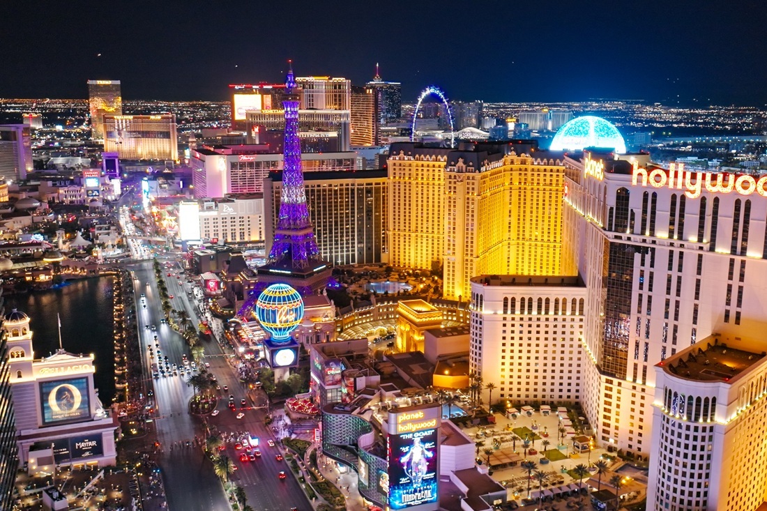 https://4830052.fs1.hubspotusercontent-na1.net/hubfs/4830052/Tradeshows%20-%20Americas/HR_Tech_Las-vegas-night-skyline-2210332784v2.jpg
