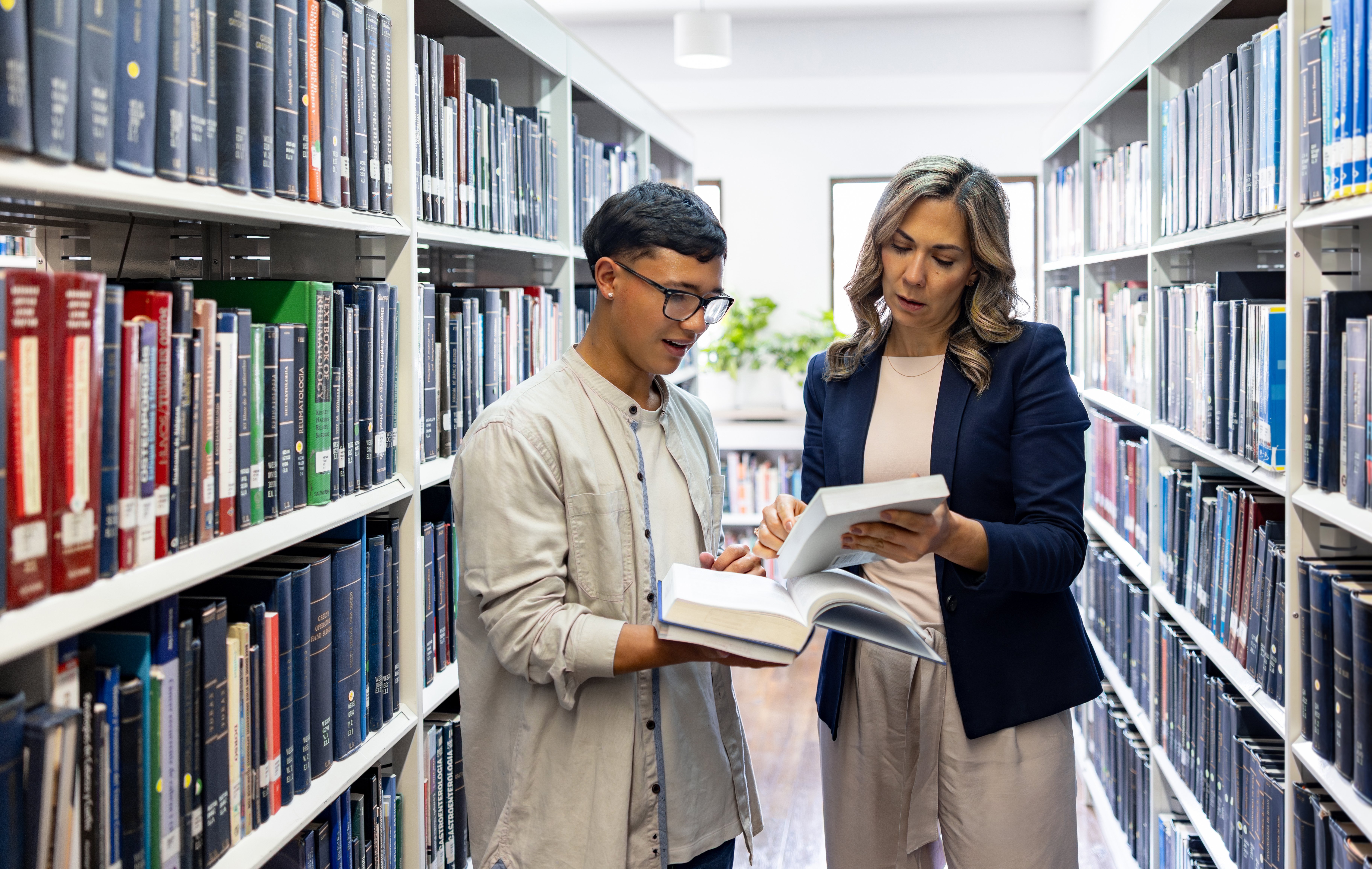 https://4830052.fs1.hubspotusercontent-na1.net/hubfs/4830052/background-screening-for-higher-education.jpg